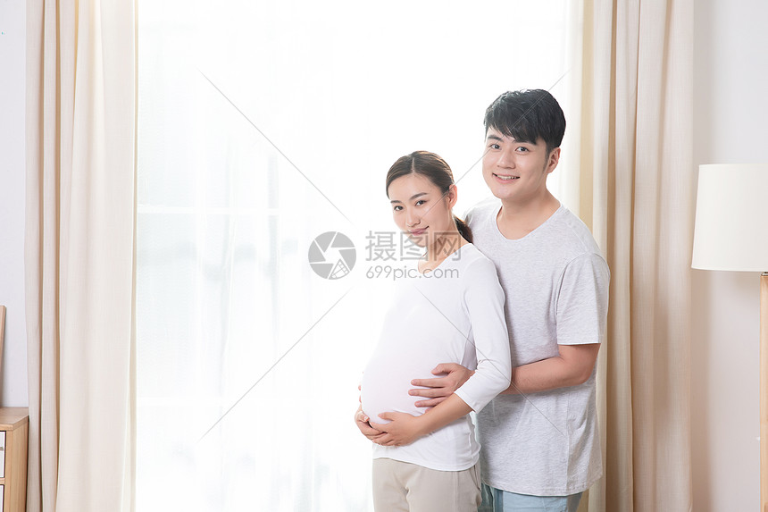 夫妻孕妇呵护图片