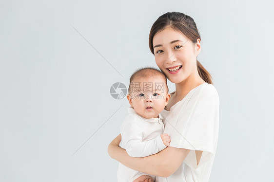 母婴妈妈抱着宝宝图片