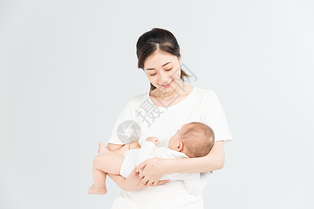 母婴妈妈抱着宝宝睡觉人物高清图片素材