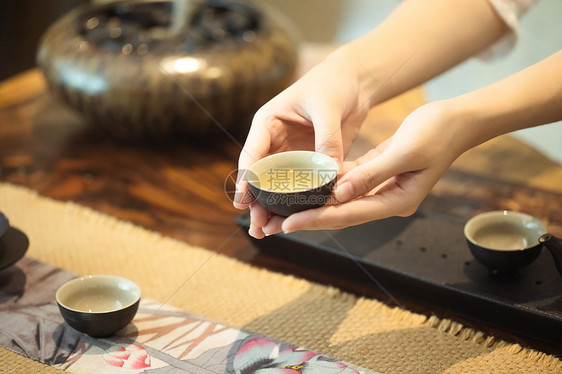 敬茶手部特写