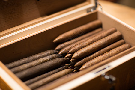 雪茄烟草制品木盒高清图片