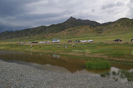 河边风景赛里木湖背景