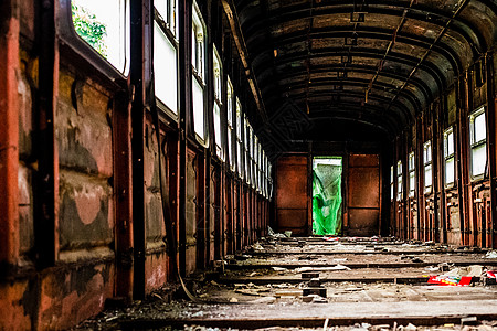 火车废墟图片