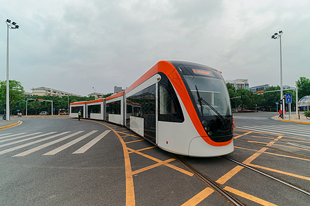 立体环保素材武汉光谷行驶中的现代化的电车背景