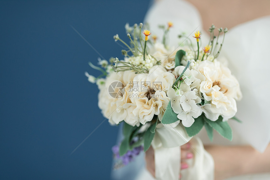 结婚婚礼手捧花特写图片