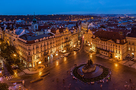 布拉格老城广场夜景背景图片