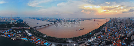 夕阳下武汉长江两岸风光全景长片图片