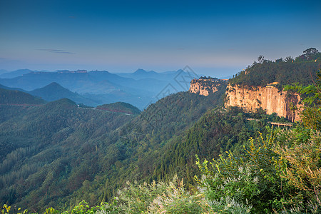 天下第二泉日照山崖天上王城沂水背景