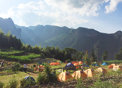 天台山野外露营高清图片