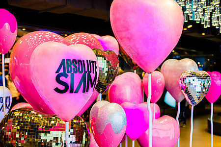 粉色心形气球曼谷暹罗广场购物背景