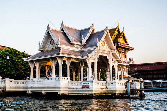 曼谷湄南河畔特色建筑图片