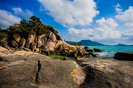 苏梅岛色特景点苏梅岛祖父祖母石背景