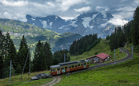 瑞士阿尔卑斯山观光小火车图片