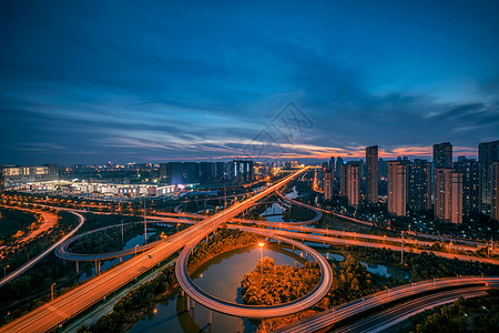 环线立交桥夕阳晚霞下的城市立交桥车轨背景