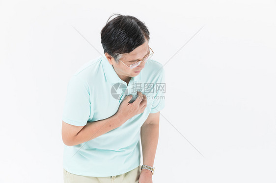 老年人胸口心脏痛