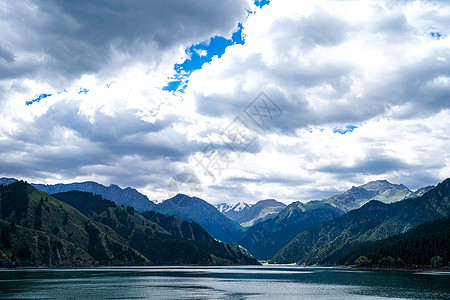 神话故事天山天池背景