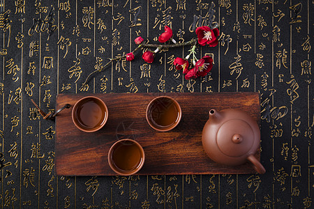 紫砂茶具与梅花图片