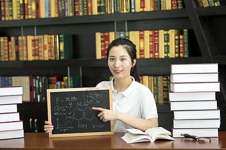 女大学生在学习数学人物高清图片素材