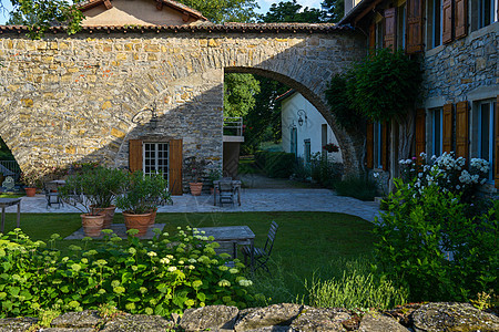 法国阿韦龙地区米洛市郊的乡村别墅图片