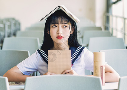 美女教室写真教室中可爱少女背景