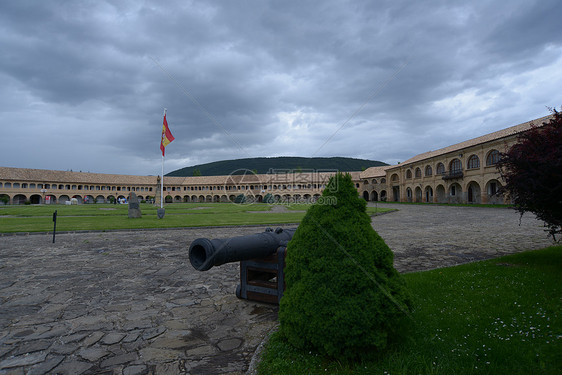 西班牙韦斯卡地区有着五百年历史的哈卡要塞兵营图片