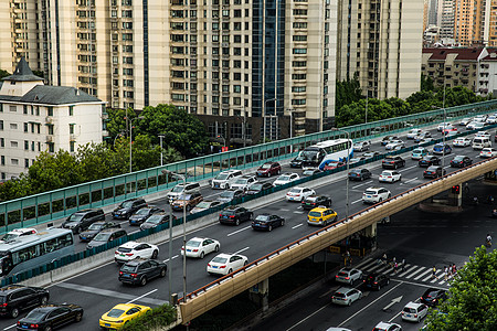 傍晚的高架道路交通繁忙高清图片