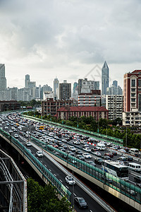 傍晚的高架道路交通繁忙高清图片