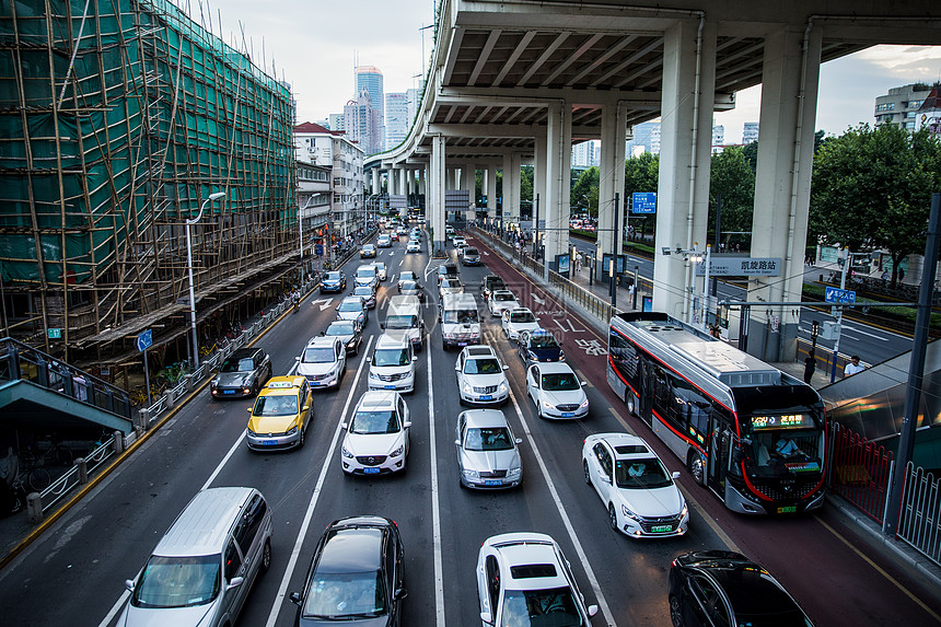 道路交通繁忙图片