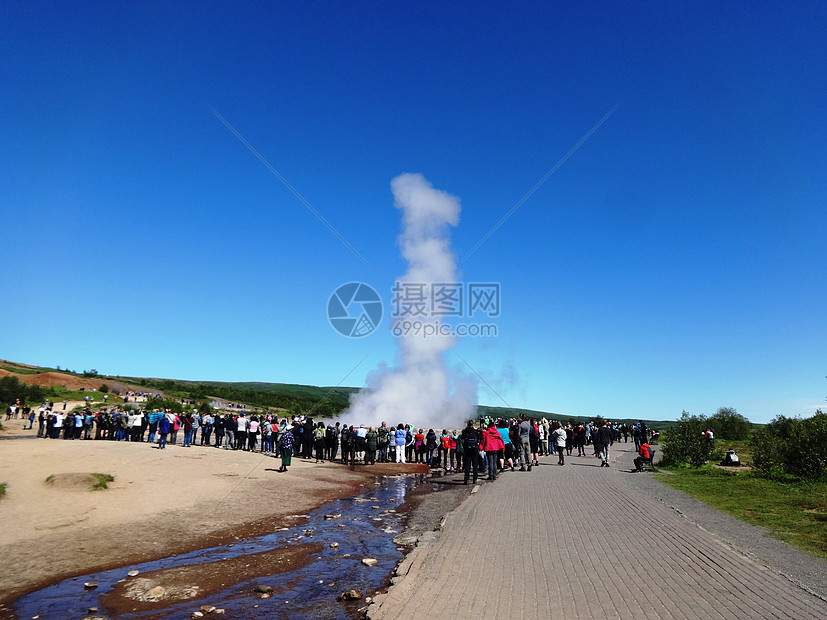 冰岛最大的间歇喷泉图片