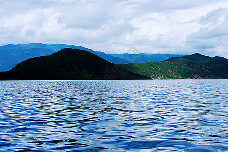 泸沽湖的清净美丽图片