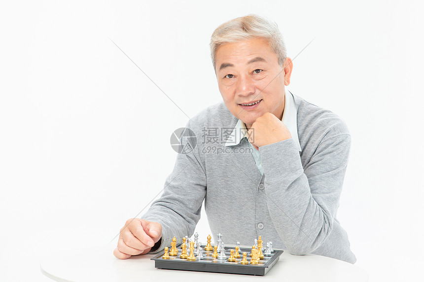 老年人下棋图片