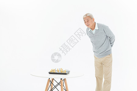 老年人观棋背景图片