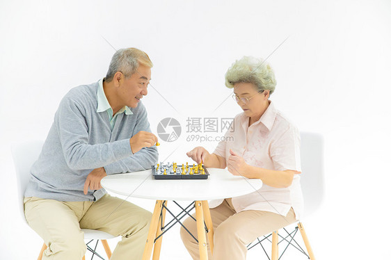 老年人下棋图片