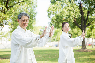 老年人太极锻炼图片