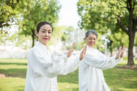 老年人太极锻炼高清图片