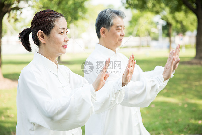 老年人太极锻炼图片