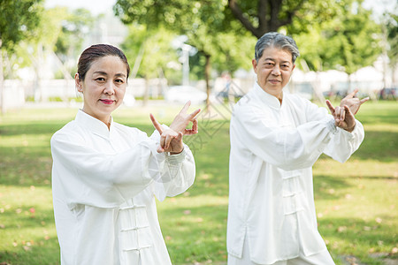 重阳敬老老年人太极锻炼背景