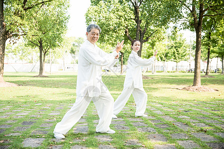 老年人太极锻炼高清图片