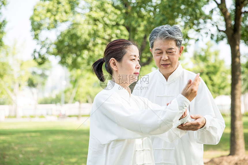 老年人太极锻炼图片