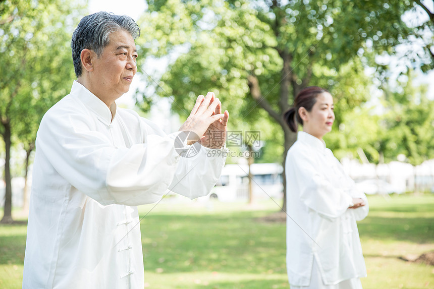 老年人太极锻炼图片