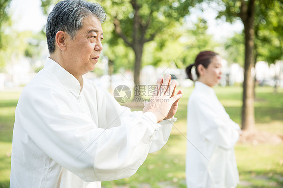 老年人太极锻炼图片