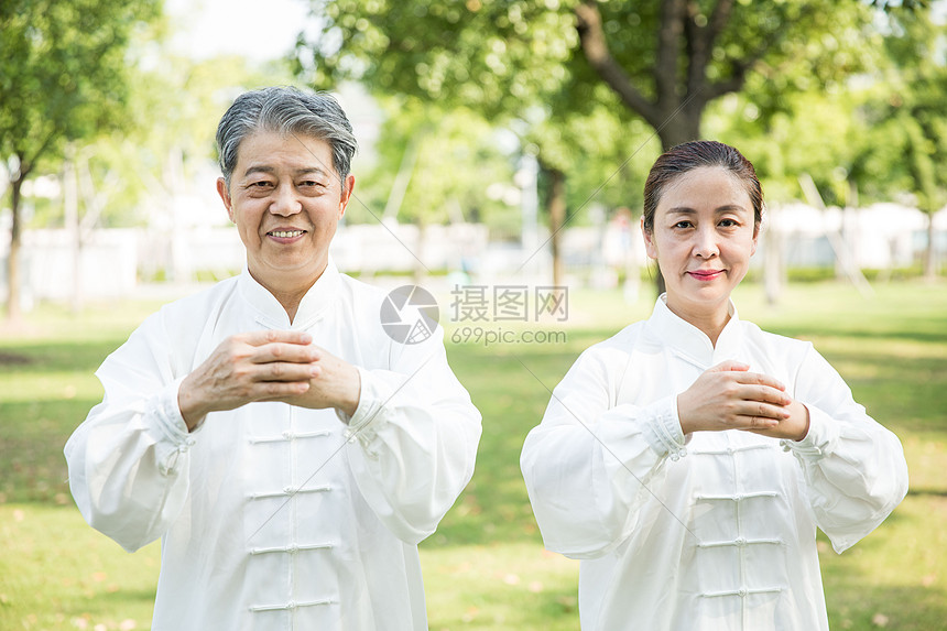 老年人太极锻炼图片