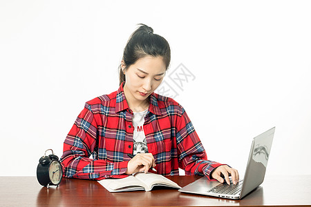 电脑学生女学生学习计算机背景