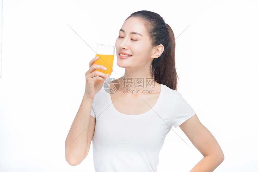 美女喝果汁图片