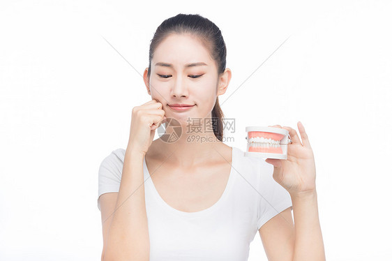 女性蛀牙牙痛图片