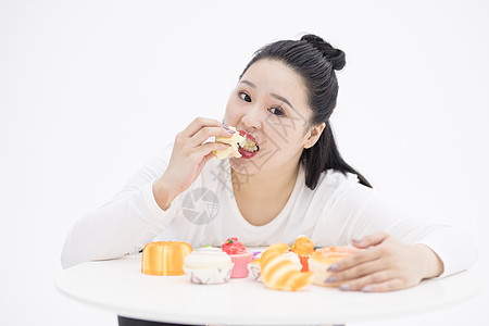 疯狂女人吃甜食肥胖背景