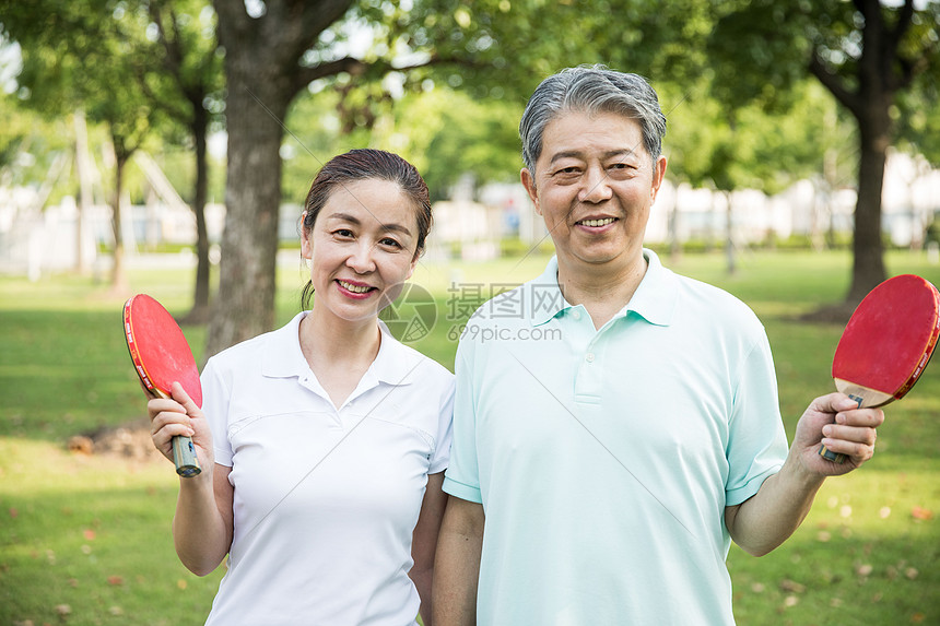 老年人锻炼乒乓球图片