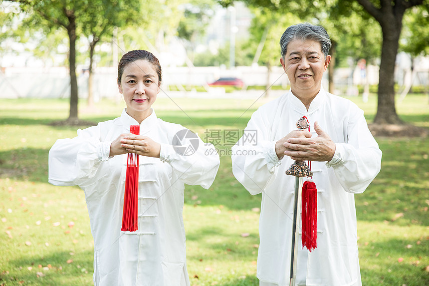 老年人太极锻炼图片