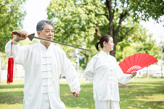 老年人太极锻炼图片