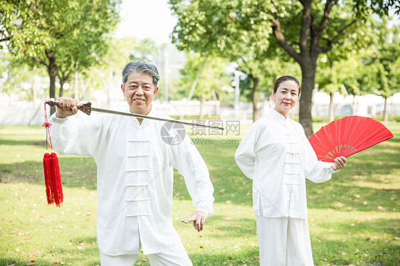 老年人太极锻炼图片